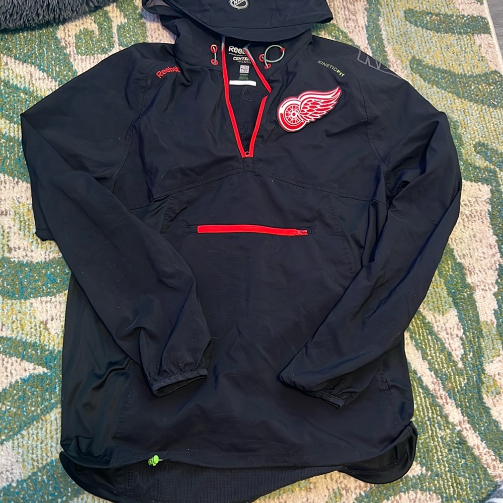 Men’s Red Wings Hooded windbreaker